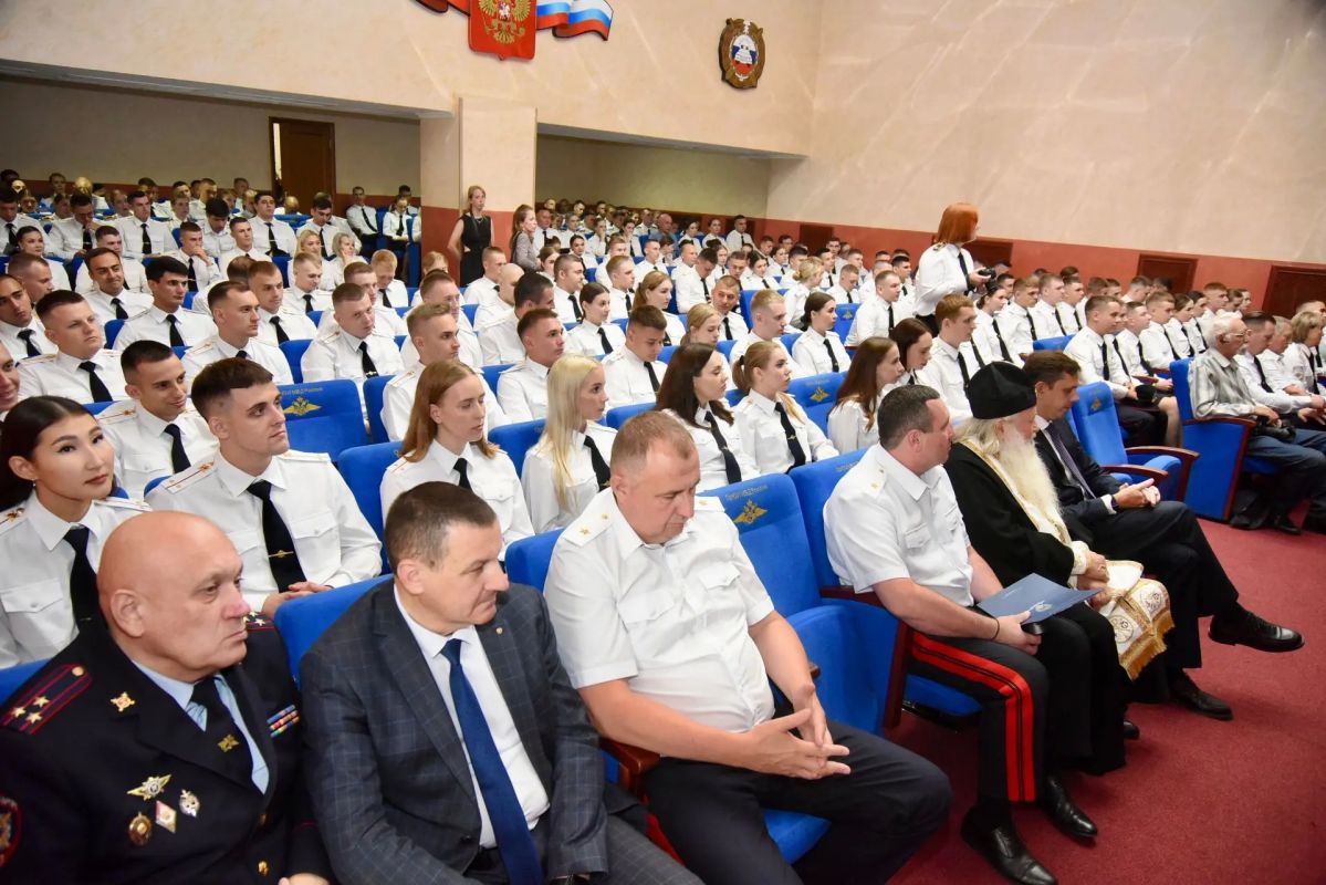 В Орловском юридическом институте МВД России им. В.В. Лукьянова прошел торжественный выпуск молодых специалистов В Орловском юридическом институте МВД России им. В.В. Лукьянова прошел торжественный выпуск молодых специалистов