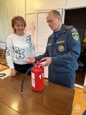 Профилактика пожаров каждый день в расписании сотрудников МЧС России Ежедневно инспекторы государственного пожарного надзора ГУ МЧС России по Орловской области помимо работы по расследованию пожаров и проверок... Профилактика пожаров каждый день в расписании сотрудников МЧС России Ежедневно инспекторы государственного пожарного надзора ГУ МЧС России по Орловской области помимо работы по расследованию пожаров и проверок...