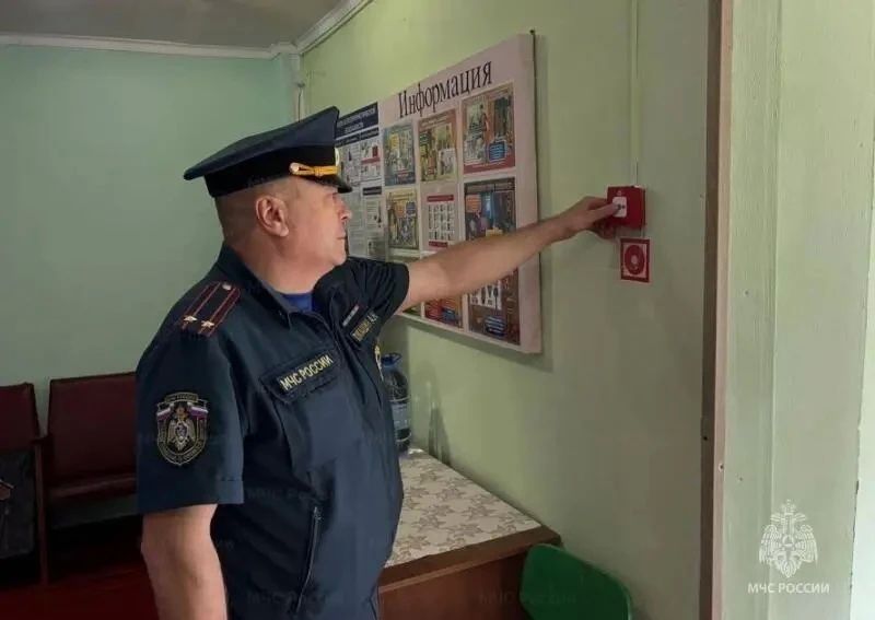 Дружба начинается с безопасности: орловские сотрудники МЧС России продолжают профилактическую работу с детьми Дружба начинается с безопасности: орловские сотрудники МЧС России продолжают профилактическую работу с детьми