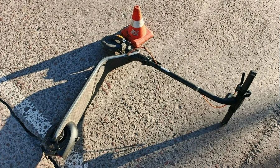 В Дмитровске 10-летний юноша на электросамокате попал под колёса УАЗа