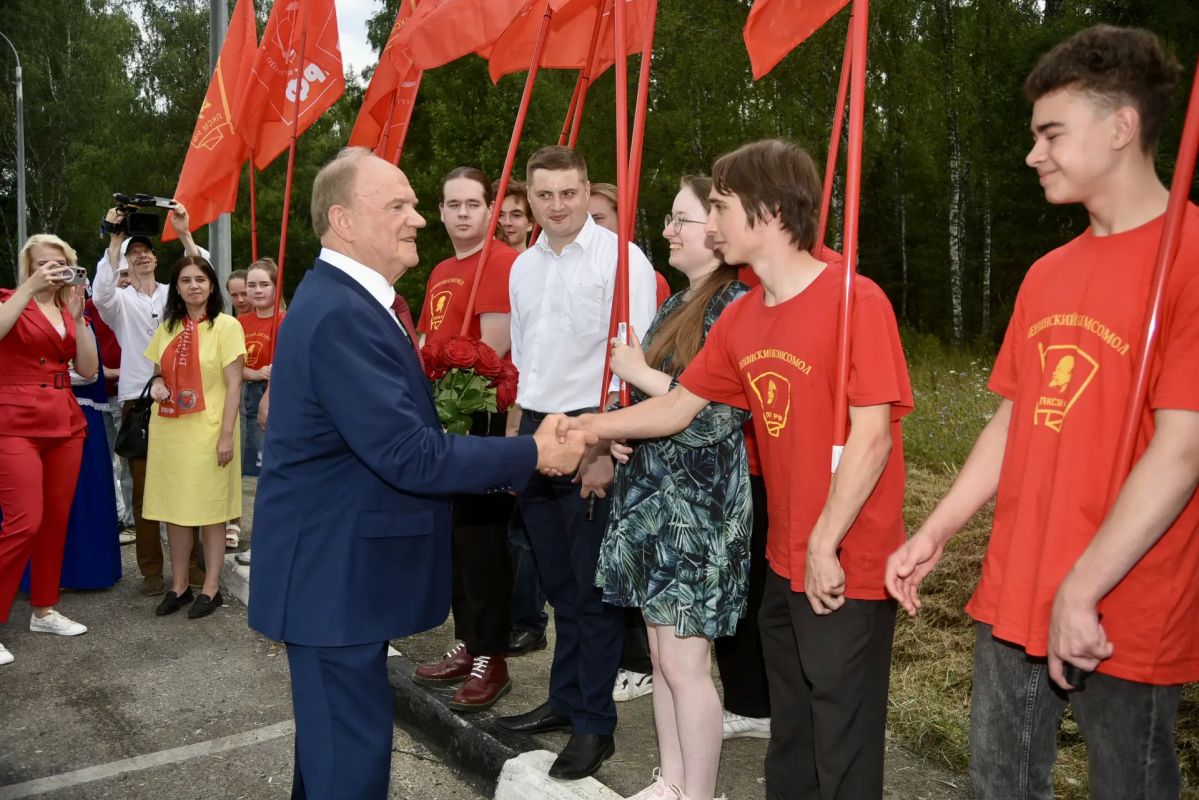 Председатель ЦК КПРФ Геннадий Зюганов прибыл на Орловщину с рабочим визитом Председатель ЦК КПРФ Геннадий Зюганов прибыл на Орловщину с рабочим визитом