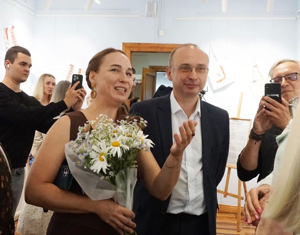 Член Общественной палаты Орловской области, директор Орловского краеведческого музея Дмитрий Моисеев принял участие в торжественной церемонии открытия выставка «Культура в лицах», подготовленной творческим сообществом... Член Общественной палаты Орловской области, директор Орловского краеведческого музея Дмитрий Моисеев принял участие в торжественной церемонии открытия выставка «Культура в лицах», подготовленной творческим сообществом...