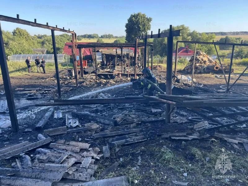 В Орловской области горели дом, автомобиль, пилорама и сено В Орловской области горели дом, автомобиль, пилорама и сено