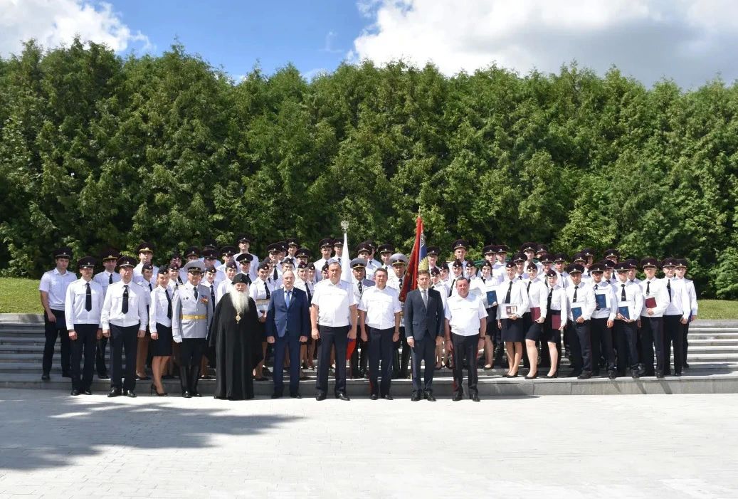 В Орловском юридическом институте МВД России имени В.В. Лукьянова состоялся 48-й выпуск специалистов для органов внутренних дел В Орловском юридическом институте МВД России имени В.В. Лукьянова состоялся 48-й выпуск специалистов для органов внутренних дел