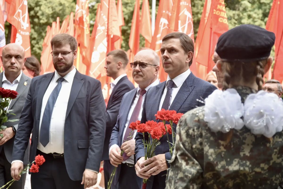 В Орле открыли Аллею Победителей В Орле открыли Аллею Победителей