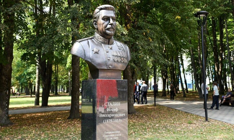 В Орле торжественно открыли Аллею Победителей В Орле торжественно открыли Аллею Победителей