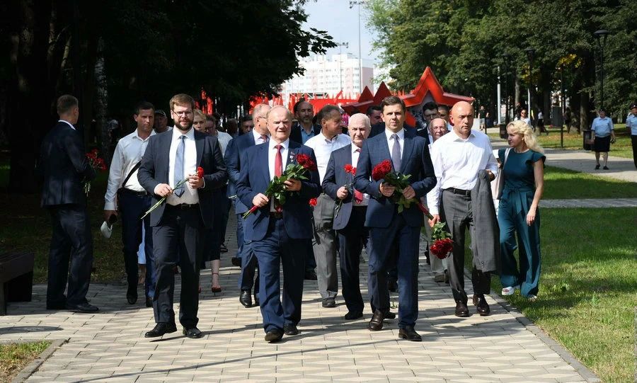 В Орле торжественно открыли Аллею Победителей В Орле торжественно открыли Аллею Победителей