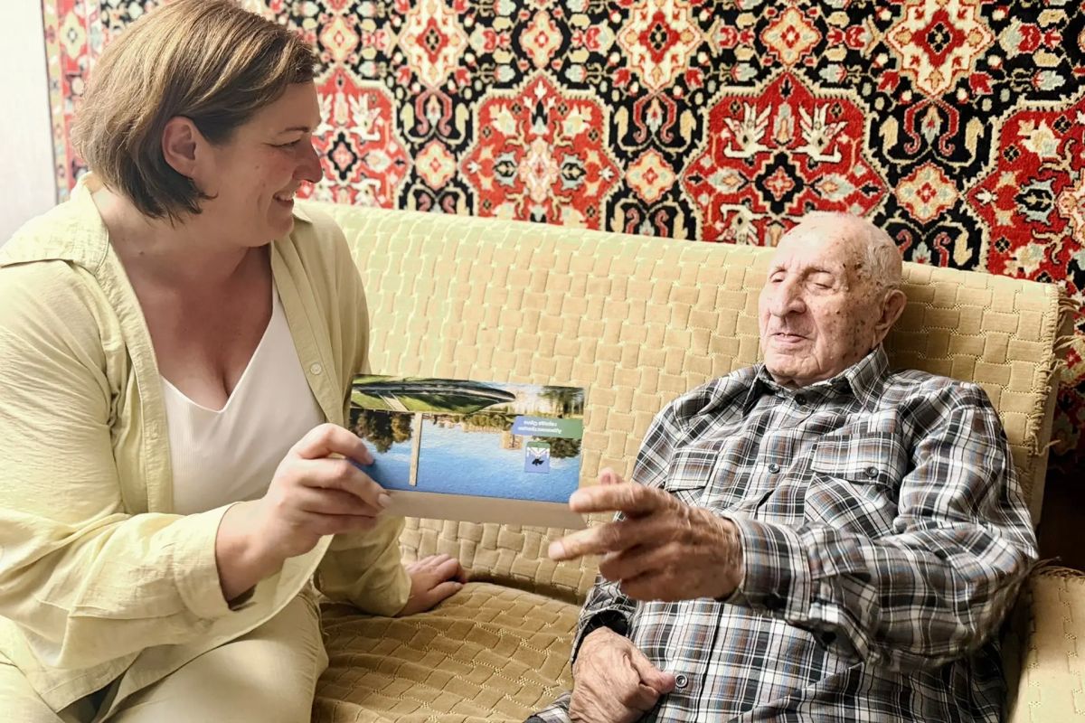 Первый заместитель мэра Мария Родштейн поздравила с Днём города ветерана Великой Отечественной войны, Почётного гражданина Орла Анатолия Андреевича Рыбина Первый заместитель мэра Мария Родштейн поздравила с Днём города ветерана Великой Отечественной войны, Почётного гражданина Орла Анатолия Андреевича Рыбина