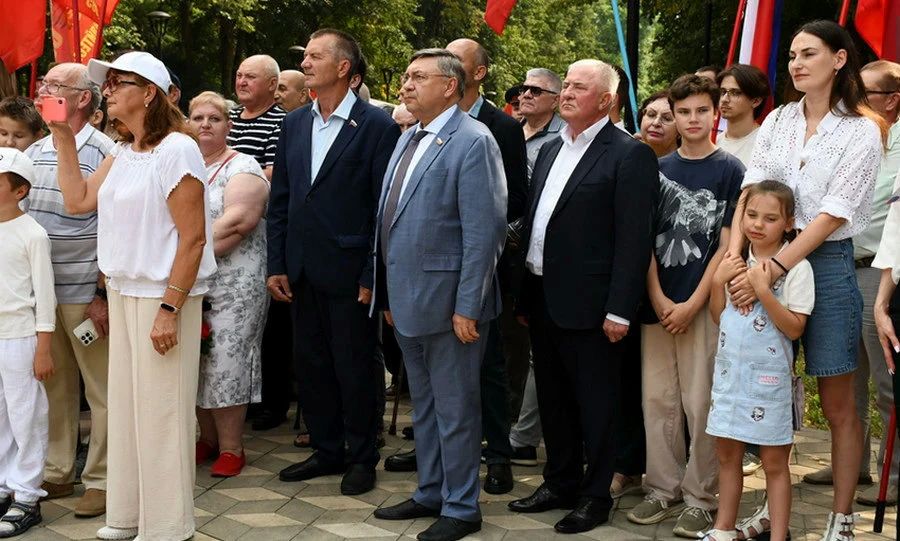В Орле торжественно открыли Аллею Победителей В Орле торжественно открыли Аллею Победителей