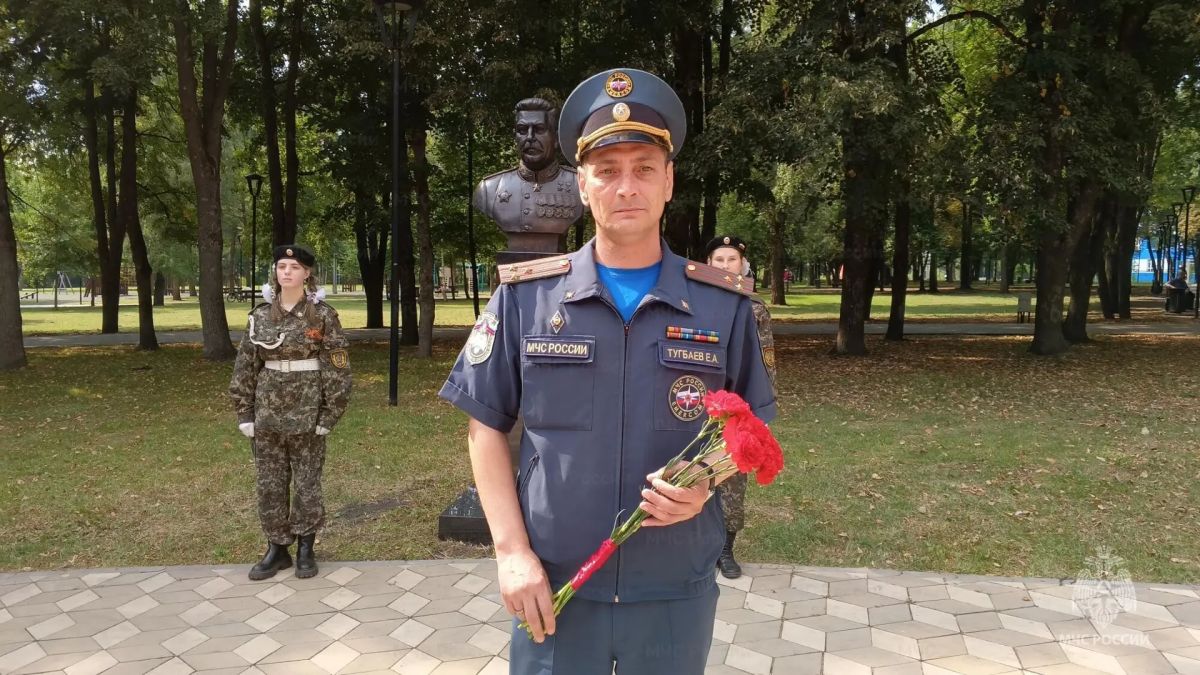 В Орле сотрудники МЧС России приняли участие в открытии Аллеи Победителей В Орле сотрудники МЧС России приняли участие в открытии Аллеи Победителей