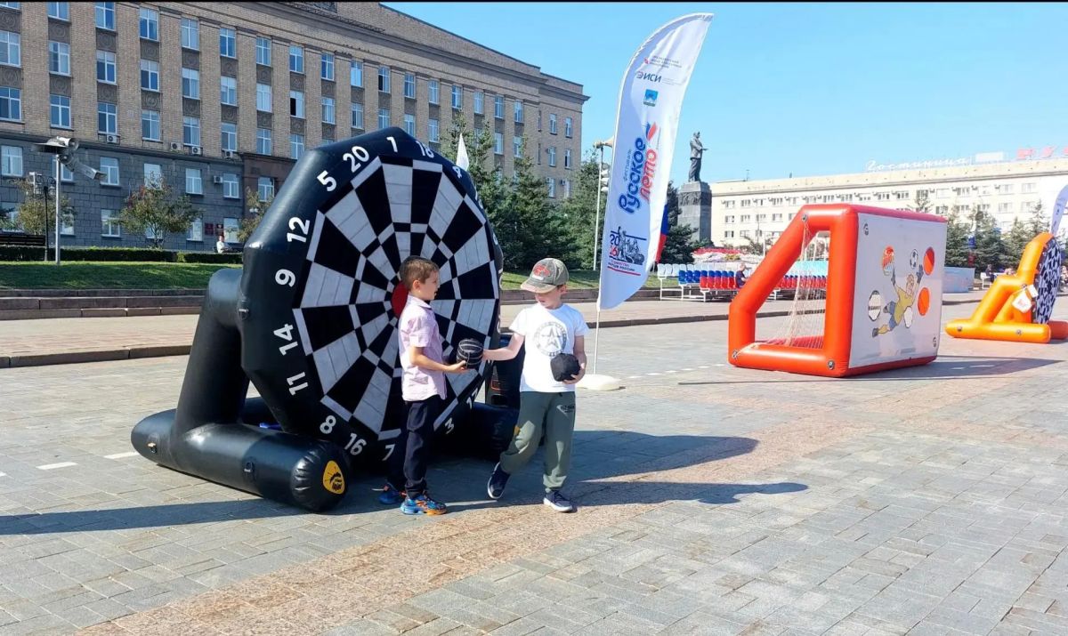 Самые разные активности организовали сегодня на площади Ленина в рамках фестиваля «Русское лето Самые разные активности организовали сегодня на площади Ленина в рамках фестиваля «Русское лето