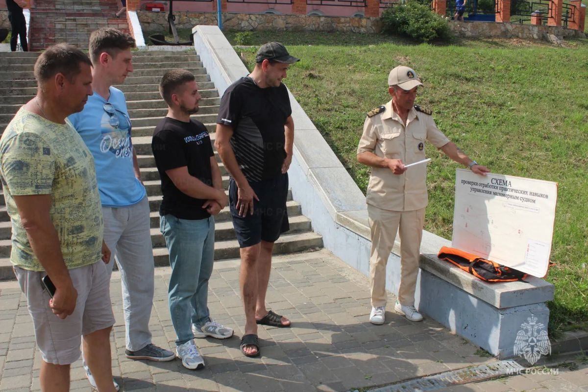 Инспекторы ГИМС провели аттестацию судоводителей Инспекторы ГИМС провели аттестацию судоводителей