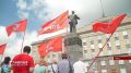 Живые цветы возложили к памятнику Ленину на центральной площади Орла
