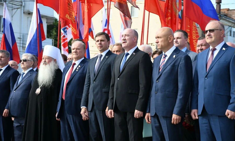 Дубликат Красного флага Победы взвился над Орлом