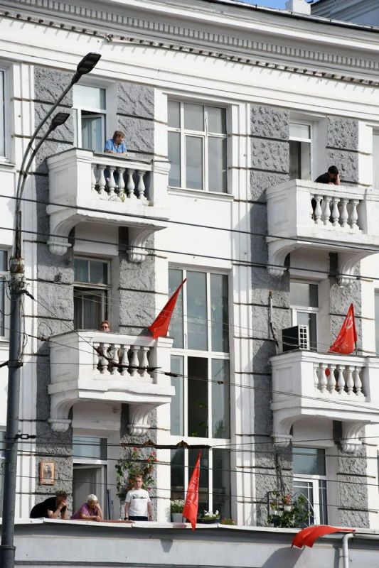 Дубликат Красного флага Победы взвился над Орлом Дубликат Красного флага Победы взвился над Орлом