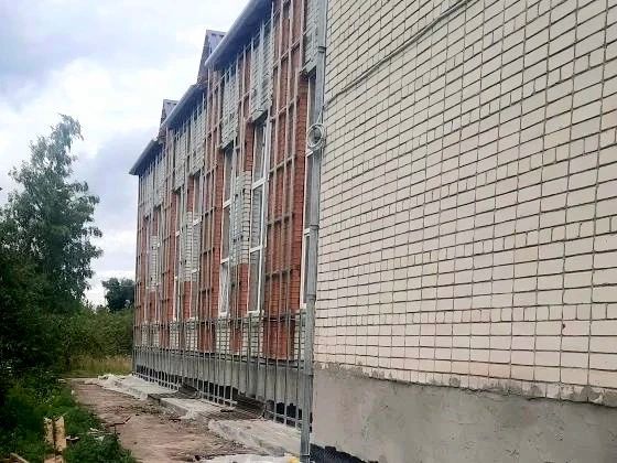 На Орловщине продолжается ремонт Максимовской школы Урицкого района