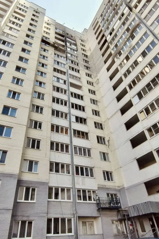 В Орле продолжаются восстановительные работы в доме на Раздольной после атаки БПЛА В Орле продолжаются восстановительные работы в доме на Раздольной после атаки БПЛА