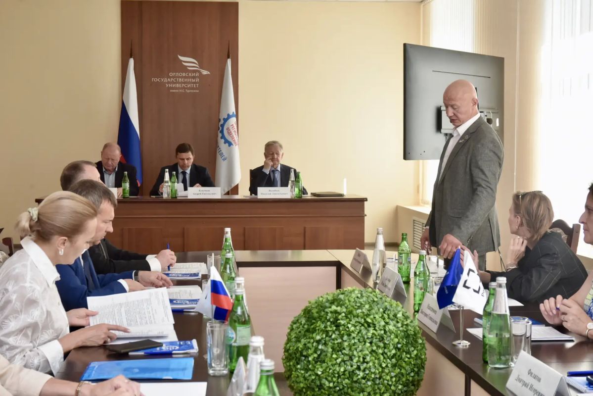 Андрей Клычков: Орловская промышленность продолжает развивать кооперацию с государственной корпорацией «Ростех» Андрей Клычков: Орловская промышленность продолжает развивать кооперацию с государственной корпорацией «Ростех»