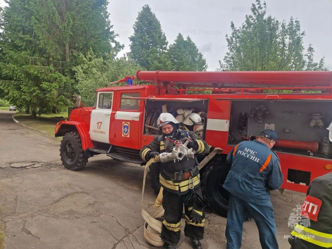 Пожарные тренировались тушить возгорание в районной больнице Пожарные тренировались тушить возгорание в районной больнице