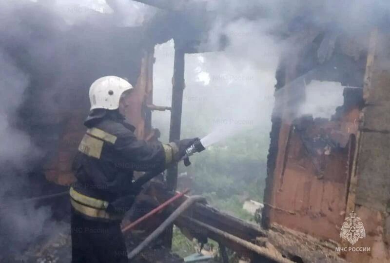 16 выездов пожарных и спасателей за минувшее воскресенье За прошедшие сутки орловские пожарно-спасательные подразделения выезжали 16 раз, из них 7 выездов на ликвидацию возгораний и 6 выездов на помощь населению 16 выездов пожарных и спасателей за минувшее воскресенье За прошедшие сутки орловские пожарно-спасательные подразделения выезжали 16 раз, из них 7 выездов на ликвидацию возгораний и 6 выездов на помощь населению