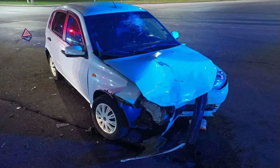 Два человека госпитализированы после столкновения двух автомобилей в Орле