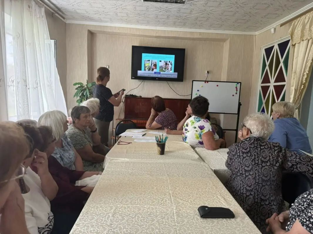 Член Общественной палаты Орловской области, председатель правления регионального отделения Общероссийской общественной организации «Союз пенсионеров России» по Орловской области Татьяна Анатольевна Воробьёва встретилась с... Член Общественной палаты Орловской области, председатель правления регионального отделения Общероссийской общественной организации «Союз пенсионеров России» по Орловской области Татьяна Анатольевна Воробьёва встретилась с...