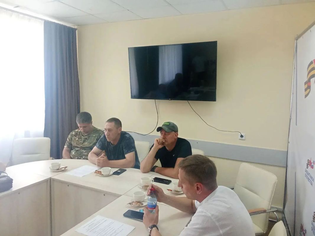 В орловском региональном филиале Фонда «Защитники Отечества» состоялась встреча с участниками специальной военной операции В орловском региональном филиале Фонда «Защитники Отечества» состоялась встреча с участниками специальной военной операции