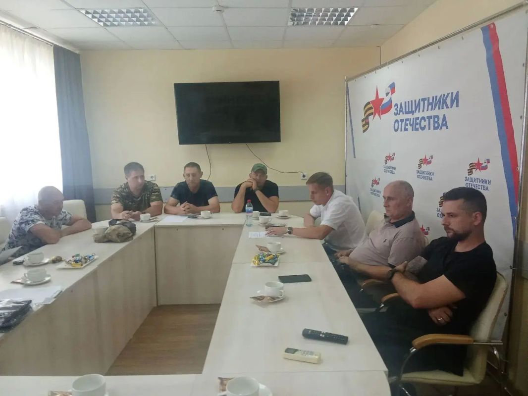 В орловском региональном филиале Фонда «Защитники Отечества» состоялась встреча с участниками специальной военной операции В орловском региональном филиале Фонда «Защитники Отечества» состоялась встреча с участниками специальной военной операции