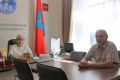 Состоялось рабочее совещание, в ходе которого председатель Облизбиркома Лилия Пиняева встретилась с председателем территориальной избирательной комиссии Глазуновского района Александром Горло