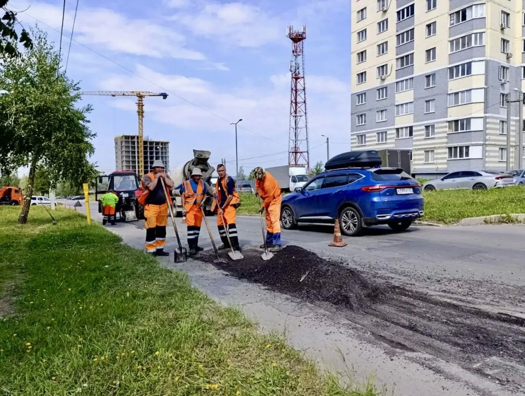 В Орле на улице Кузнецова готовят участок к ямочному ремонту В Орле на улице Кузнецова готовят участок к ямочному ремонту