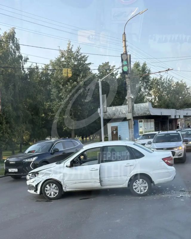 ДТП в районе УВМ. Движение затруднено ДТП в районе УВМ. Движение затруднено