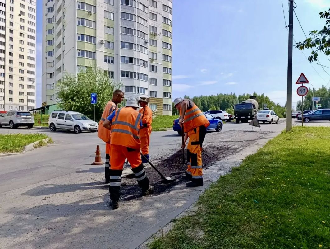 В Орле на улице Кузнецова готовят участок к ямочному ремонту В Орле на улице Кузнецова готовят участок к ямочному ремонту
