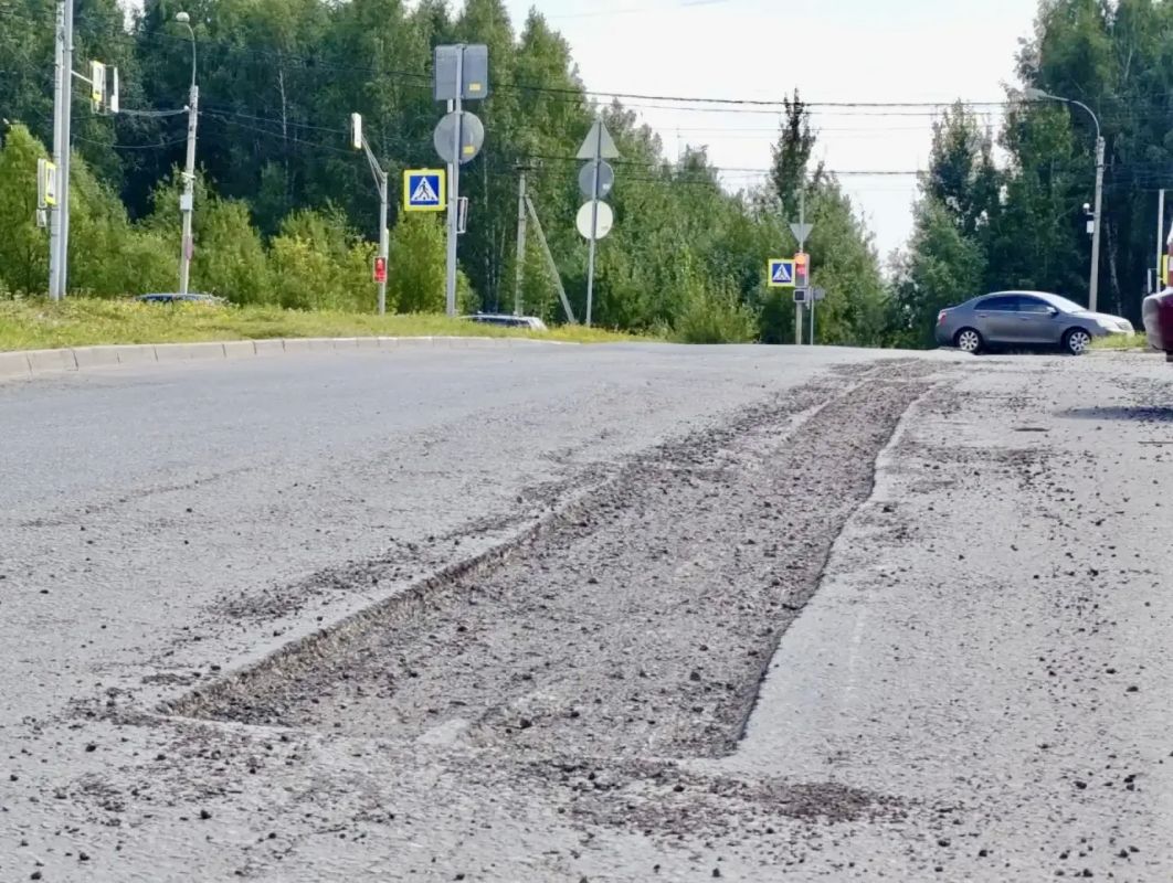 В Орле на улице Кузнецова готовят участок к ямочному ремонту В Орле на улице Кузнецова готовят участок к ямочному ремонту
