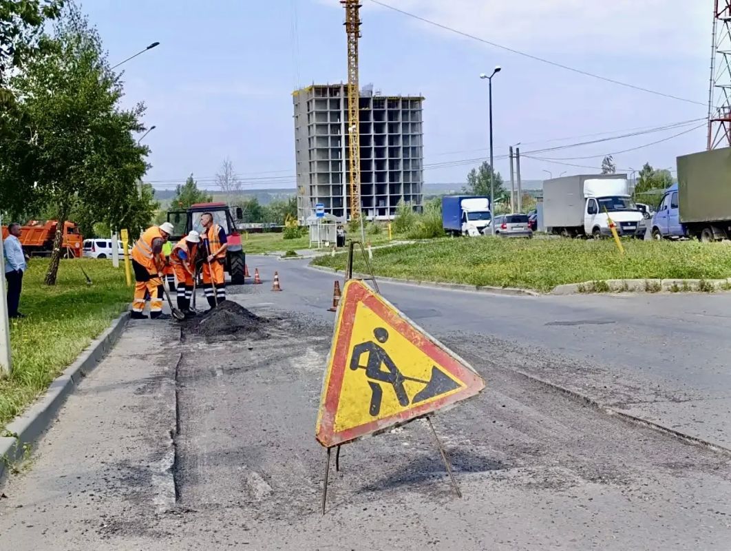 В Орле на улице Кузнецова готовят участок к ямочному ремонту В Орле на улице Кузнецова готовят участок к ямочному ремонту