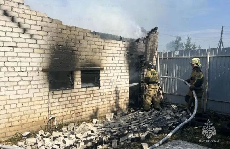 Итоги суток: 12 выездов на тушение гаража, сухой травы и стерни За прошедшие сутки орловские пожарно-спасательные подразделения выезжали 17 раз, из них 12 выездов на ликвидацию возгораний и 5 выездов на помощь населению Итоги суток: 12 выездов на тушение гаража, сухой травы и стерни За прошедшие сутки орловские пожарно-спасательные подразделения выезжали 17 раз, из них 12 выездов на ликвидацию возгораний и 5 выездов на помощь населению