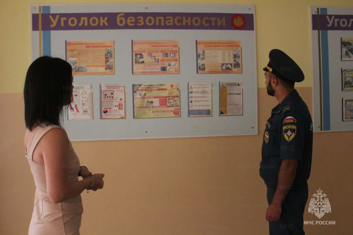 Перед началом нового учебного года инспекторы Государственного пожарного надзора посещают школы региона Перед началом нового учебного года инспекторы Государственного пожарного надзора посещают школы региона