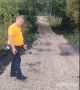Жители села Ахтырка Орловской области недовольны качеством дороги, которую уложили около месяца назад
