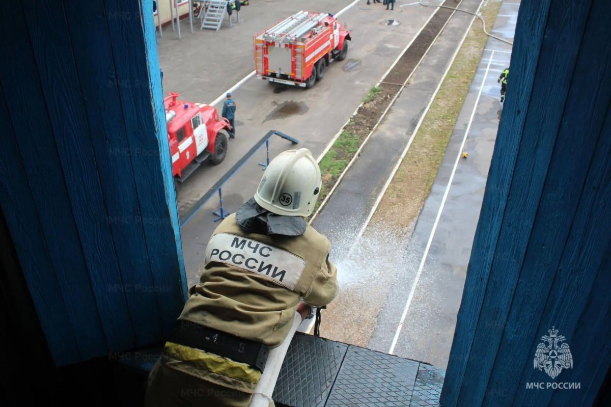 На Орловщине определили сильнейшиe команды в пожарно-спасательном спорте На Орловщине определили сильнейшиe команды в пожарно-спасательном спорте
