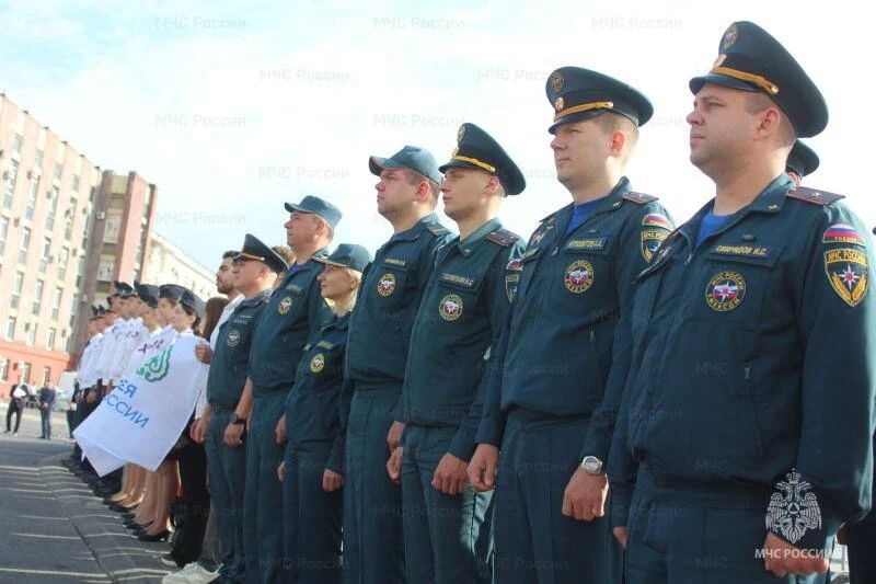 Руководство и личный состав ГУ МЧС России по Орловской области приняли участие в торжественном митинге ко Дню флага РФ Руководство и личный состав ГУ МЧС России по Орловской области приняли участие в торжественном митинге ко Дню флага РФ