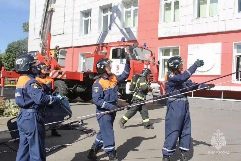 В Орле в школе № 27 отработали действия при пожаре В Орле в школе № 27 отработали действия при пожаре