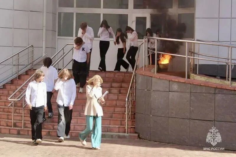 В Орле в школе № 27 отработали действия при пожаре В Орле в школе № 27 отработали действия при пожаре