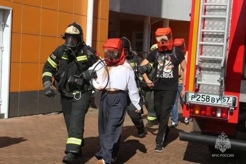 В Орле в школе № 27 отработали действия при пожаре В Орле в школе № 27 отработали действия при пожаре
