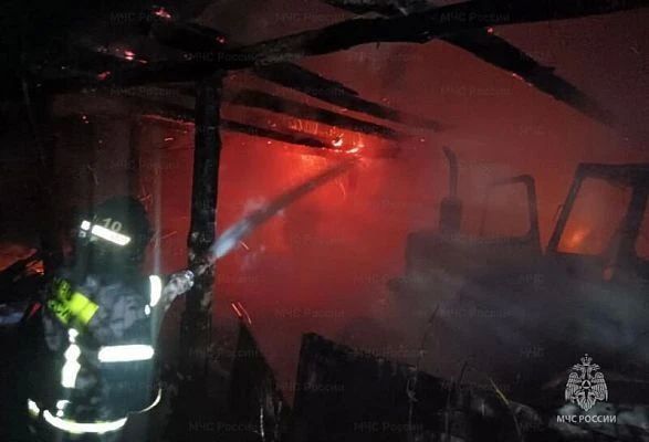 Пожар в жилом доме и возгорание сарая с трактором: сводка МЧС по Орловской области за прошедшие сутки Пожар в жилом доме и возгорание сарая с трактором: сводка МЧС по Орловской области за прошедшие сутки