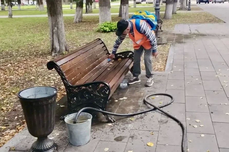 «Спецавтобаза» продолжает ежедневную уборку городских территорий «Спецавтобаза» продолжает ежедневную уборку городских территорий