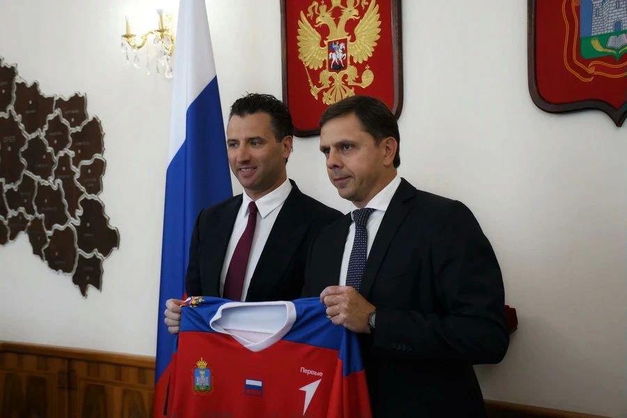 Роман Ротенберг провёл мастер-класс для юных орловских хоккеистов Роман Ротенберг провёл мастер-класс для юных орловских хоккеистов