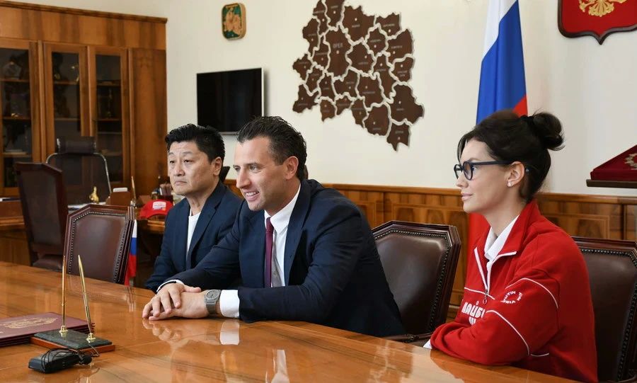 Роман Ротенберг провёл мастер-класс для юных орловских хоккеистов Роман Ротенберг провёл мастер-класс для юных орловских хоккеистов