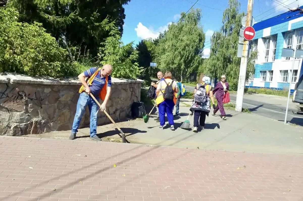 «Спецавтобаза» продолжает ежедневную уборку городских территорий «Спецавтобаза» продолжает ежедневную уборку городских территорий