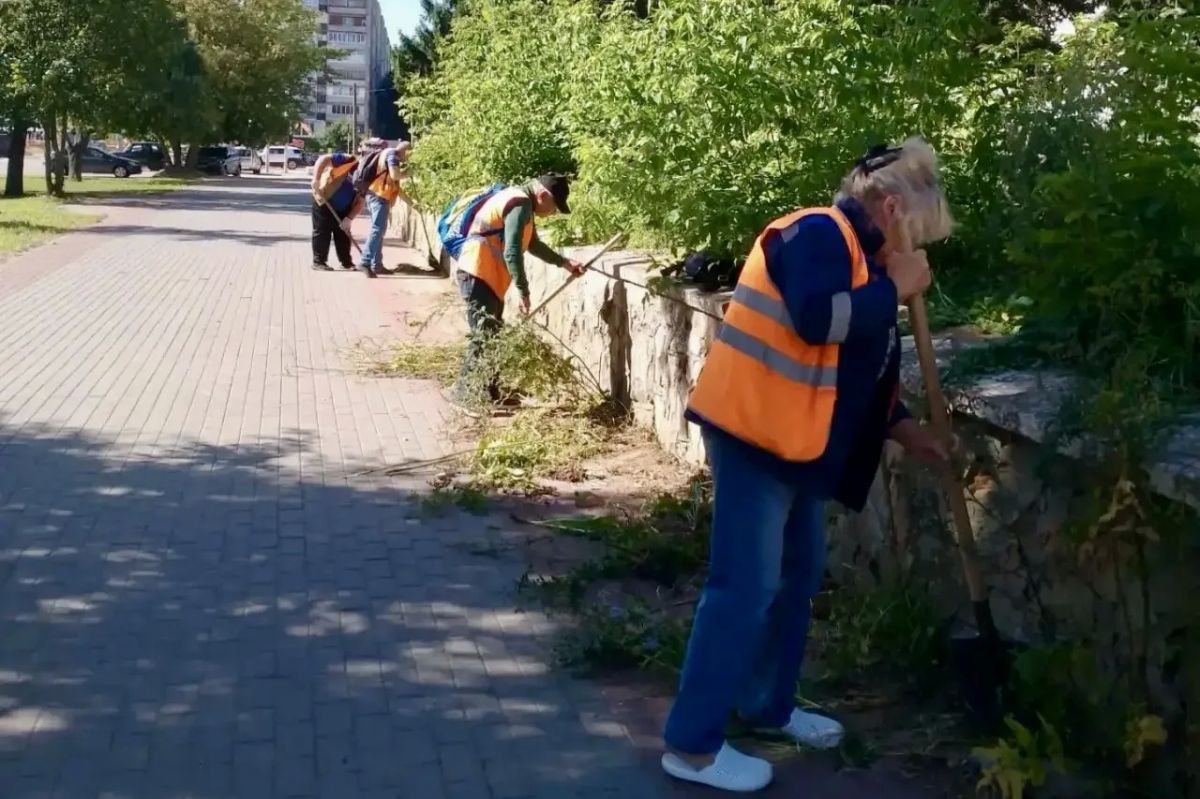 «Спецавтобаза» продолжает ежедневную уборку городских территорий «Спецавтобаза» продолжает ежедневную уборку городских территорий