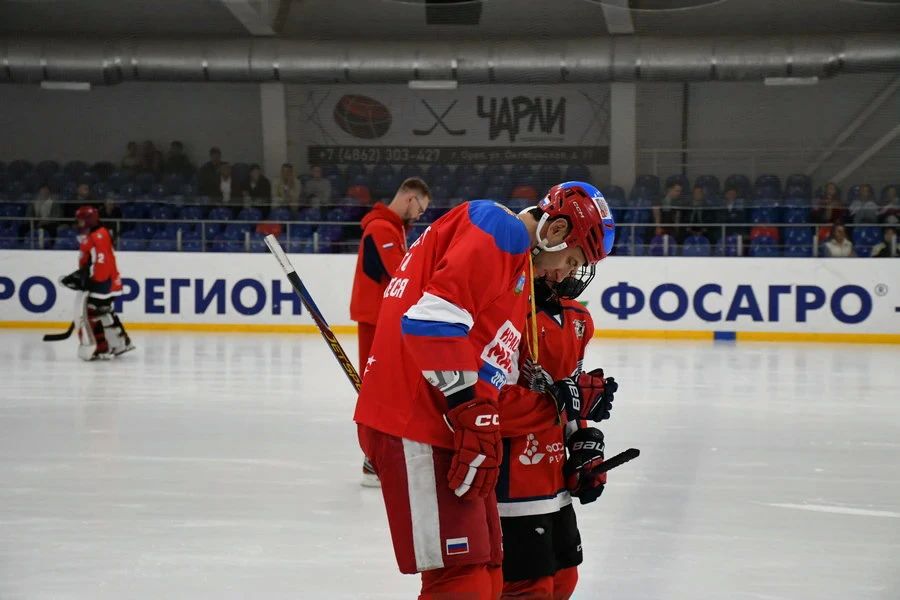 Роман Ротенберг провёл мастер-класс для юных орловских хоккеистов Роман Ротенберг провёл мастер-класс для юных орловских хоккеистов