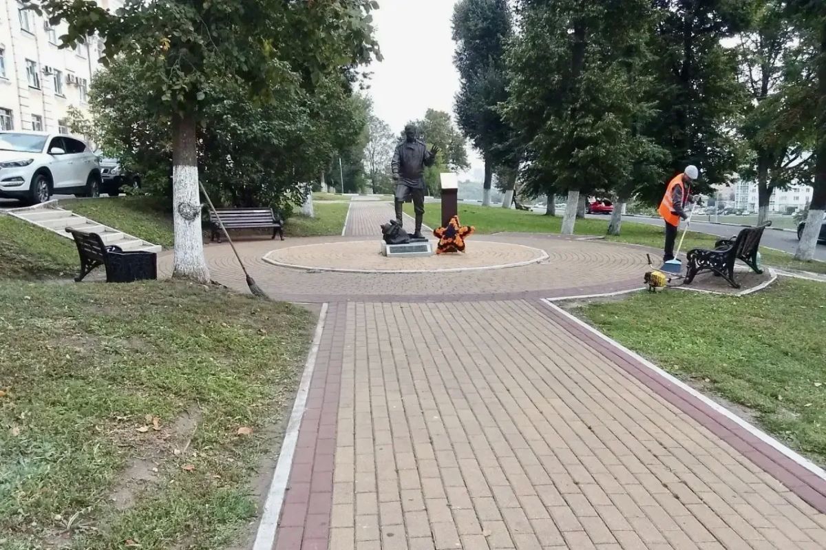 «Спецавтобаза» продолжает ежедневную уборку городских территорий «Спецавтобаза» продолжает ежедневную уборку городских территорий